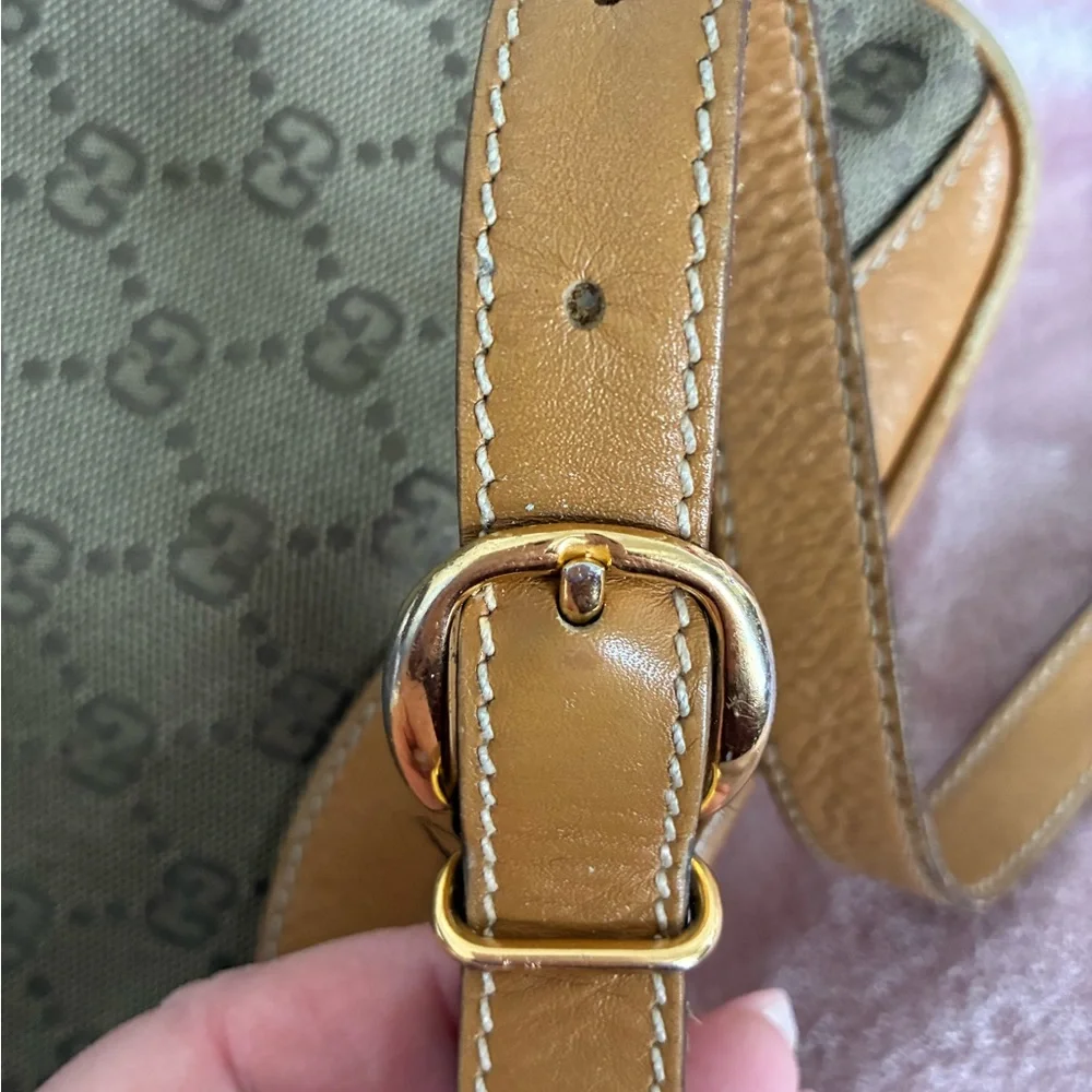 Authentic Gucci Tan and Brown Vintage Crossbody Bag - Rare - Picture 8 of 16